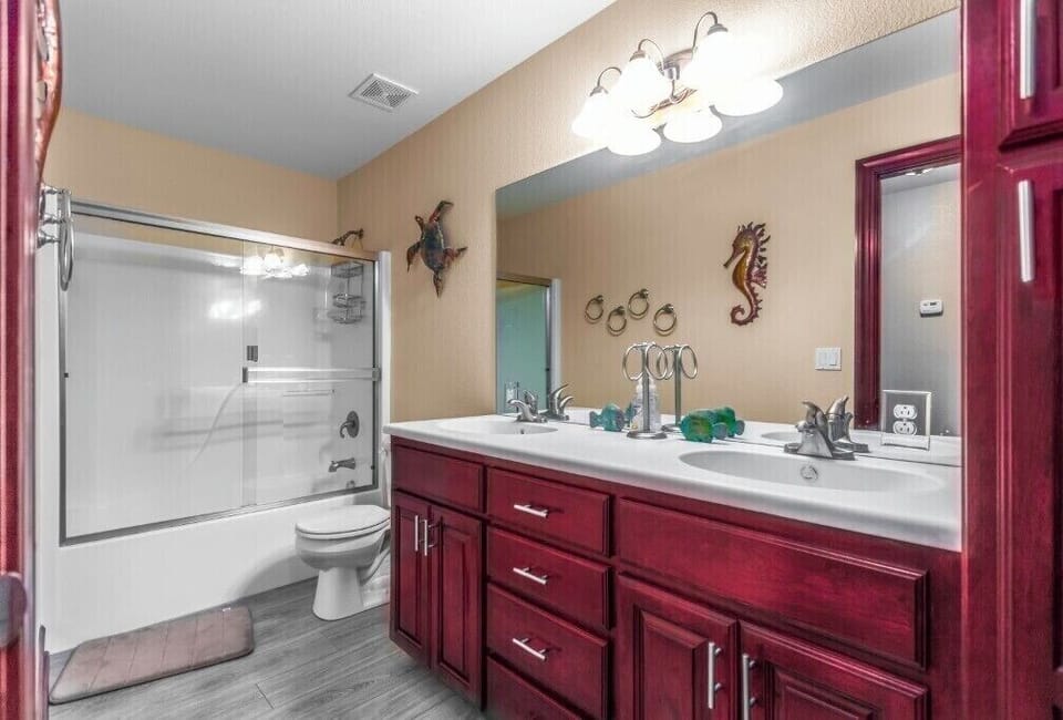 Upper Hall Bathroom