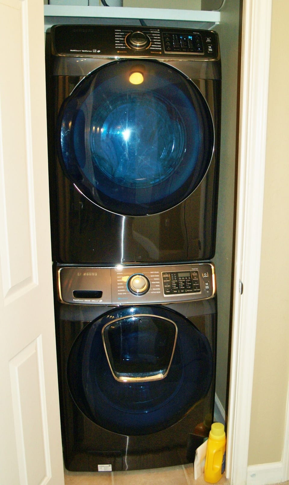 Full Size Premium Samsung Washer and Dryer..Consumer Reports quiet award w/steam