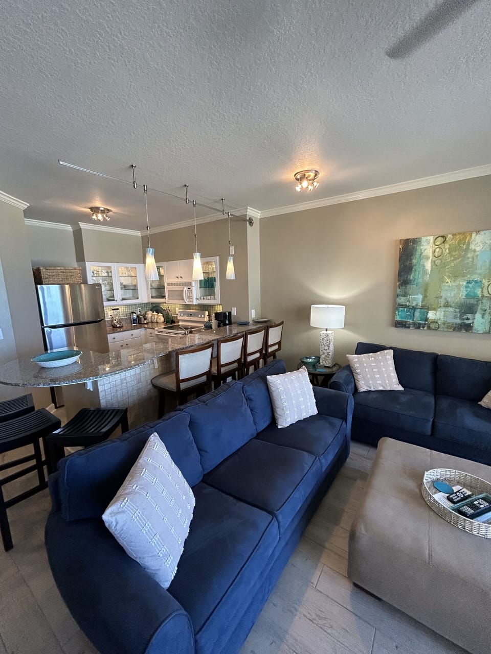Coastal Cosmopolitan Style, Amazing Wall to Wall Beach View Living rm & Master!