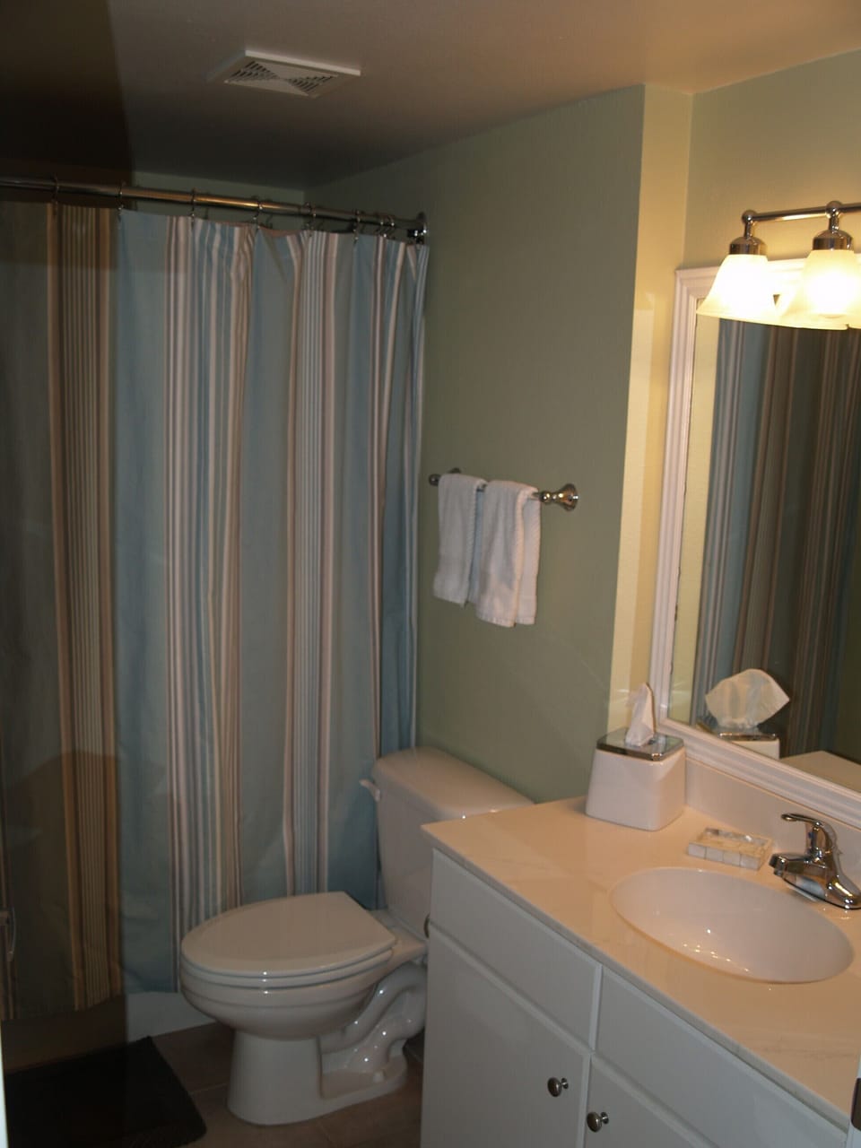 Full Private Guest Bath w/tub and shower massage-Coastal Decor w/Framed Mirror