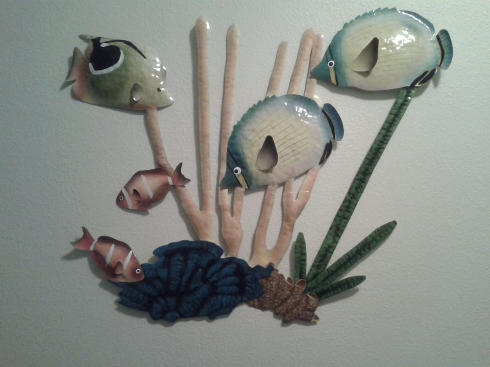 Fun tropical decor in Kid's room