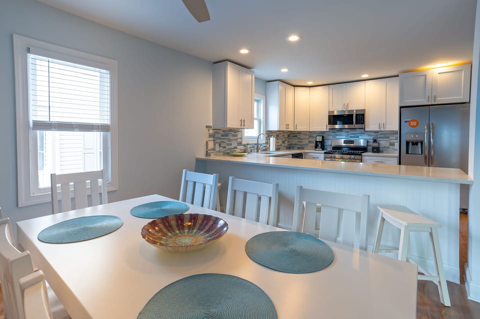 Dining/Kitchen Area
