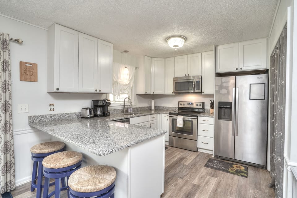 kitchen - counter seating for 4