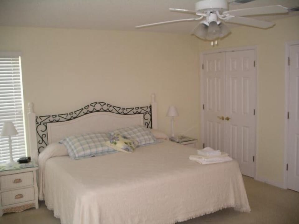 Kingsize Master Bedroom