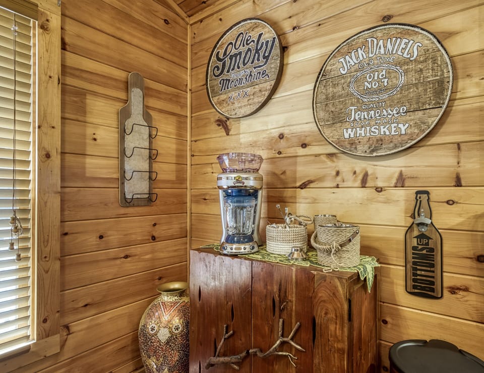 Smoky Mountain Vacation Rental with a View "Cabin Fever" - Margarita station