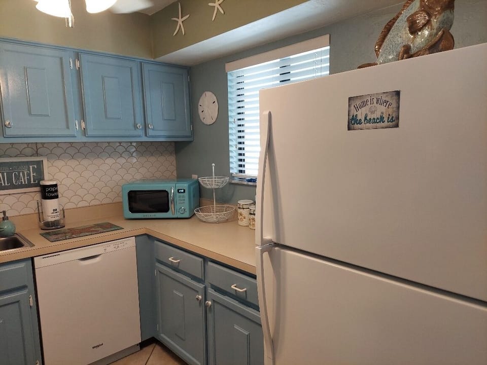 Bright spacious kitchen to fix all of your family meals in. 