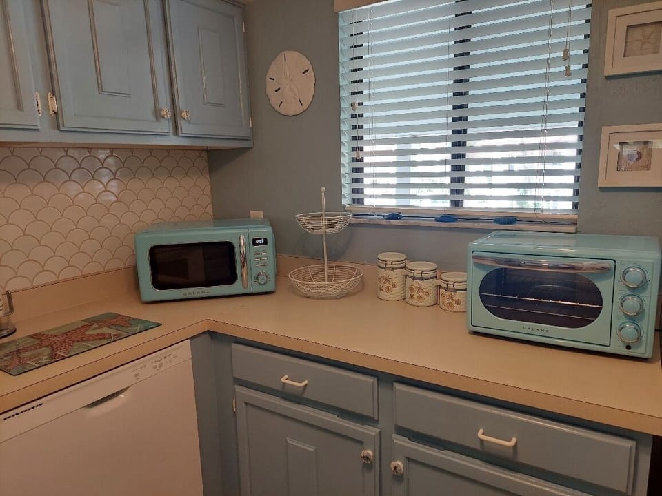 Large and fully stocked kitchen. Everything needed while staying as our guests.