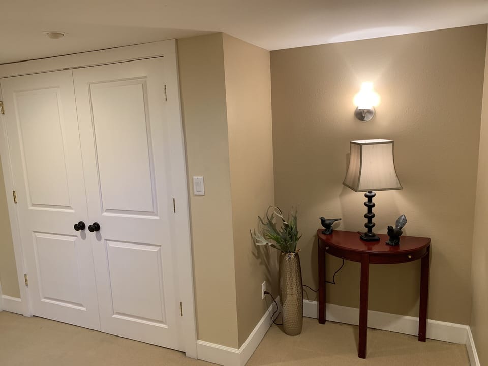 entryway and entry table 