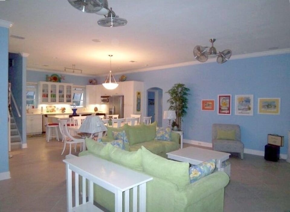 Main Living Area seating for 10,  surround sound &  zone controls for pool music