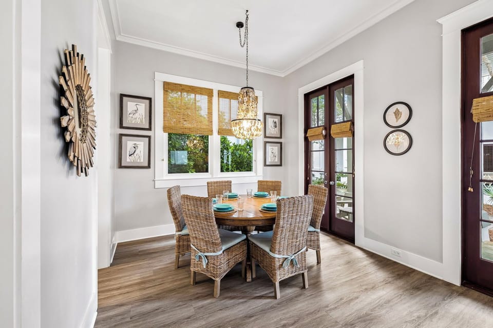 Dining Area with Seating for 6