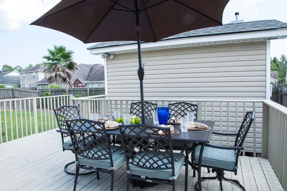 Outdoor dining