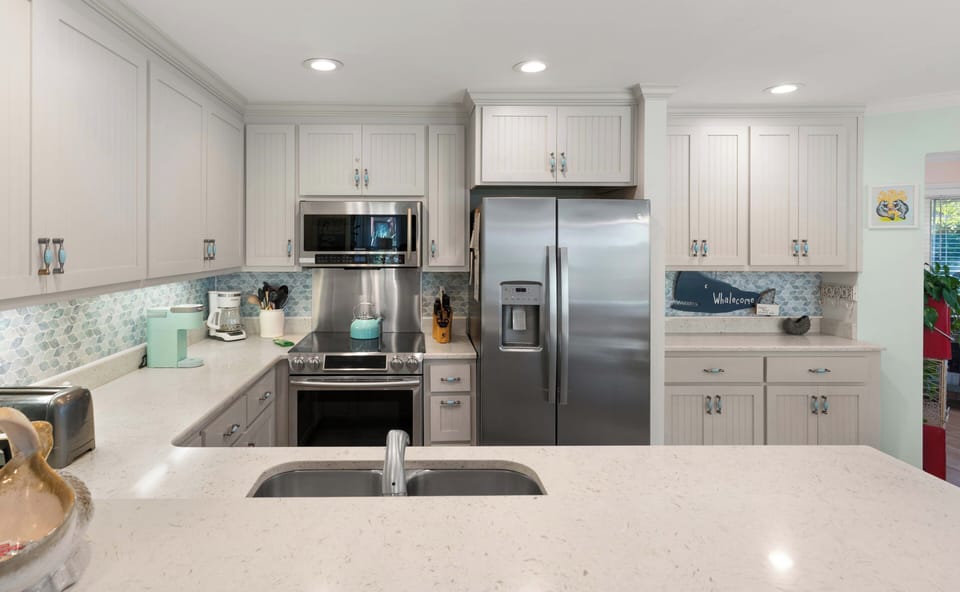 Harbour Oaks 213 - Everything you need for dining in.
