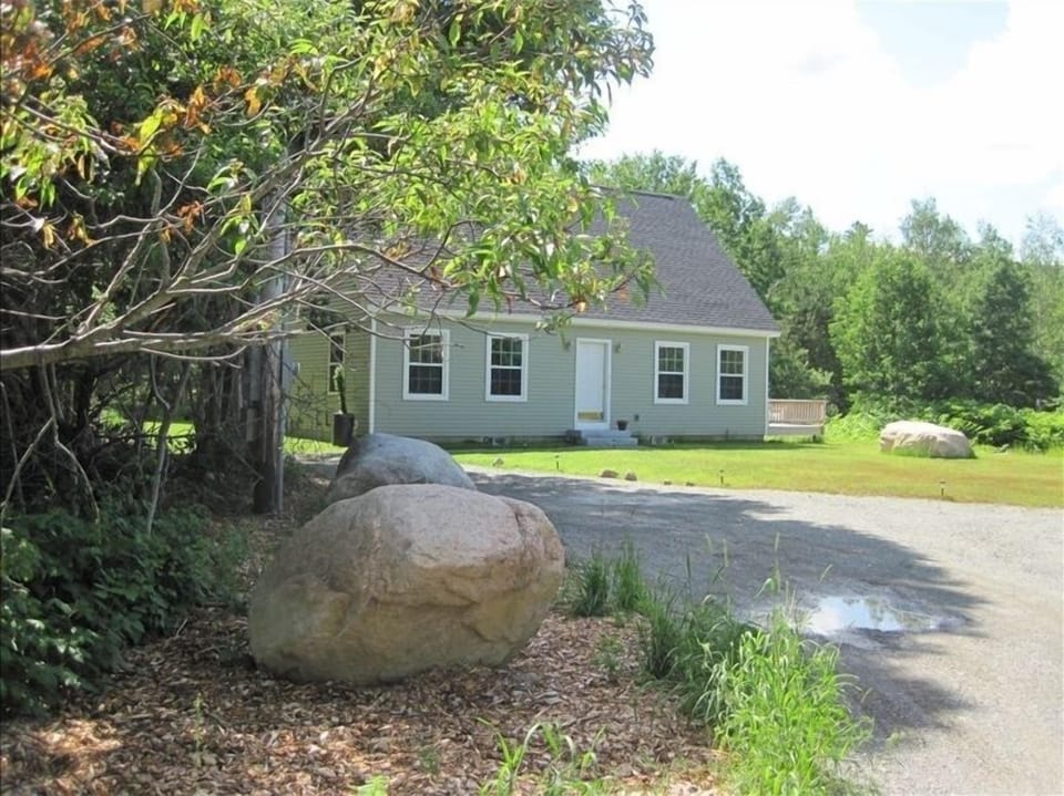 view approaching the property from the drive down the driveway