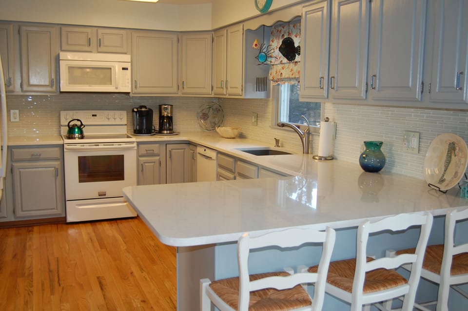 Large kitchen with plenty of amenities, new sink, faucet, new quartz countertops