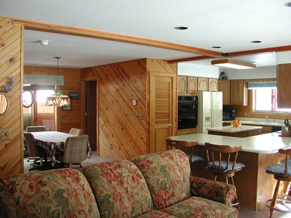 Cabin 23 - Kitchen & Dining Room