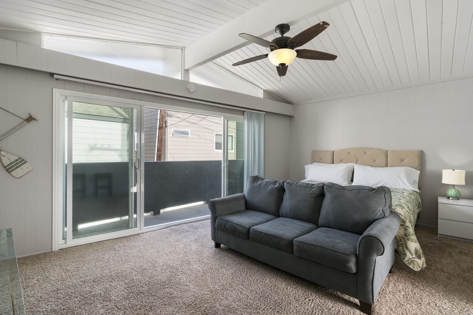 The tongue and groove wood ceiling and tasteful decor provide a beachy and relaxing ambiance.
                