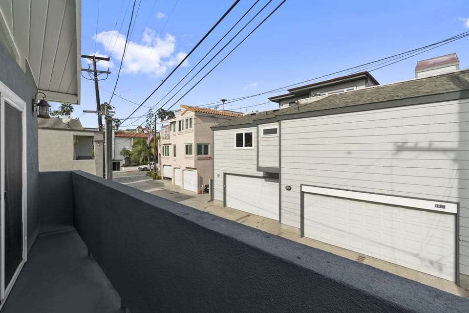 Rear balcony encourages cooling ocean breezes. It looks out onto the back alleyway.
                