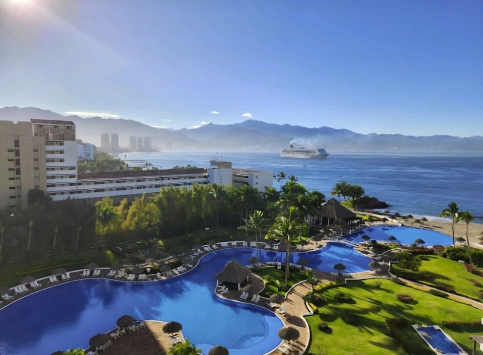 Watch the morning cruise ships arrive