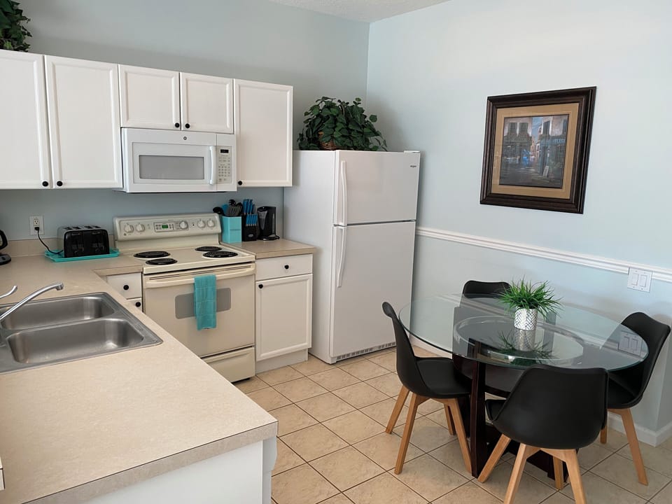 Newly renovated and fully stocked kitchen