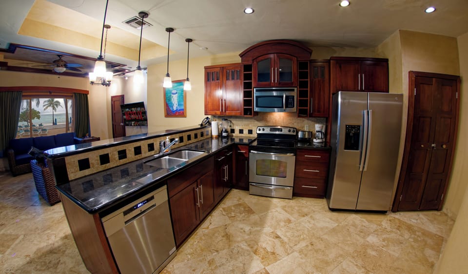 Full kitchen!   Need any cookware - just call the front desk.
