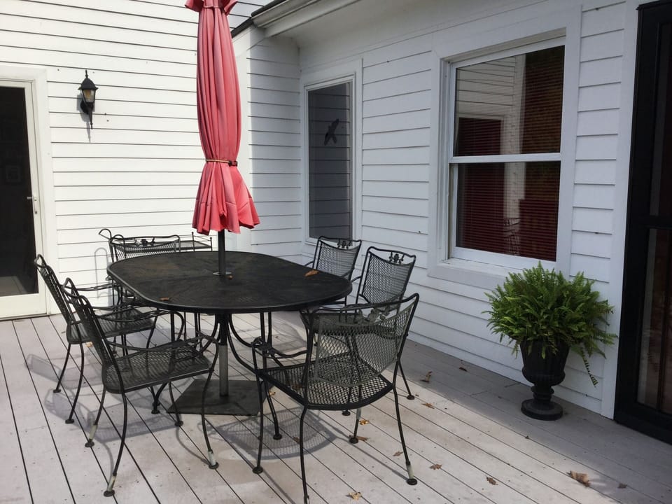Outdoor dining