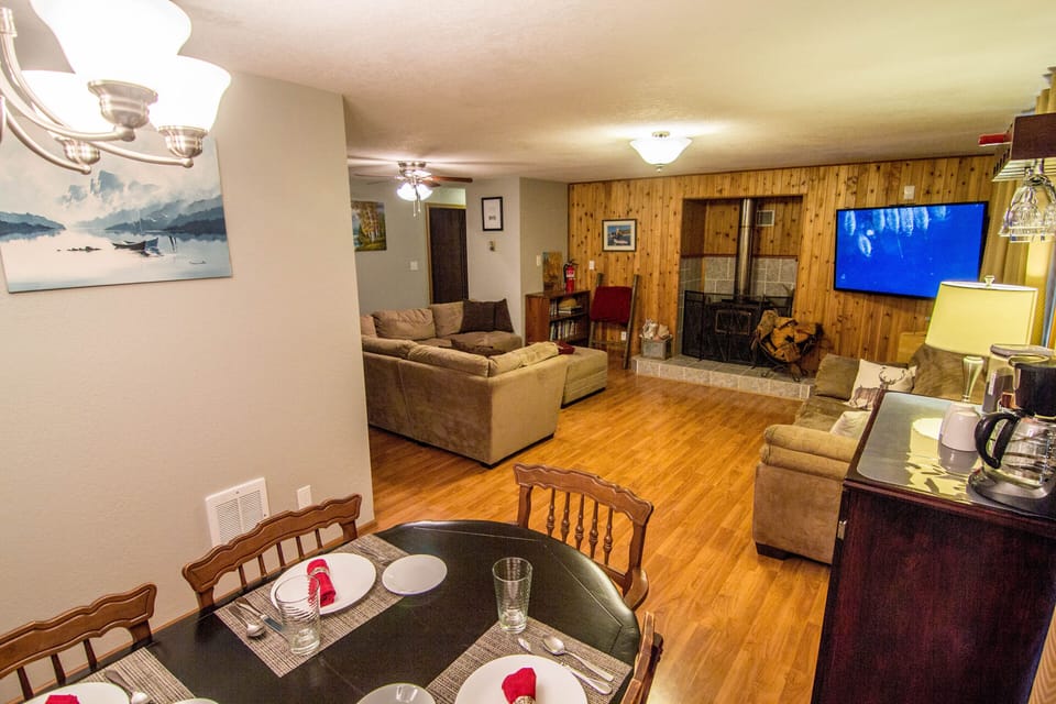 Living Room & Dining Room: Open floor plan