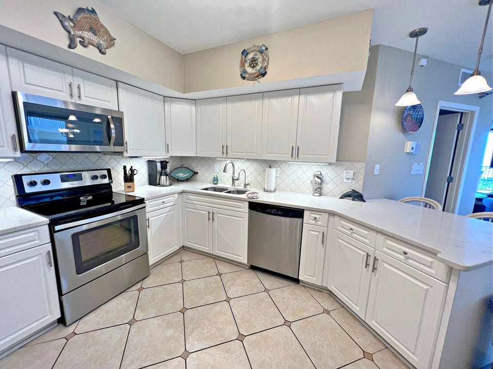 Fully equipped Chef's kitchen
