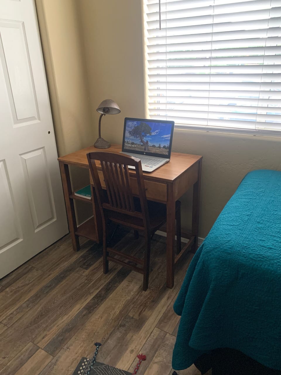 3rd bed desk area