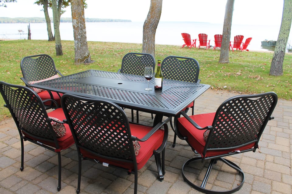 Outdoor space facing the lake.
