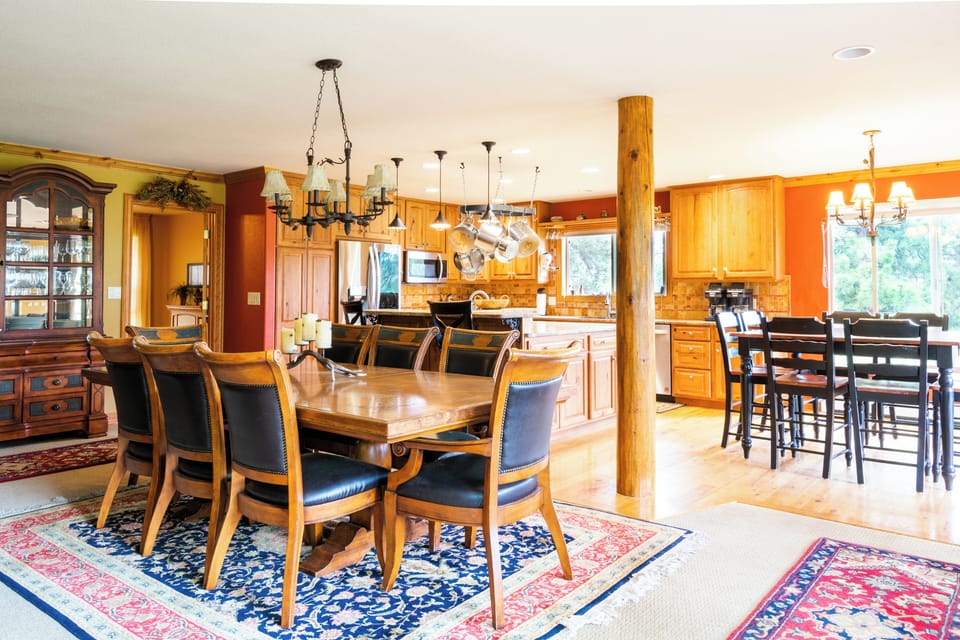 Dining area and breakfast table. 