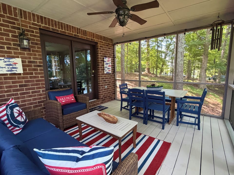 Screened in porch