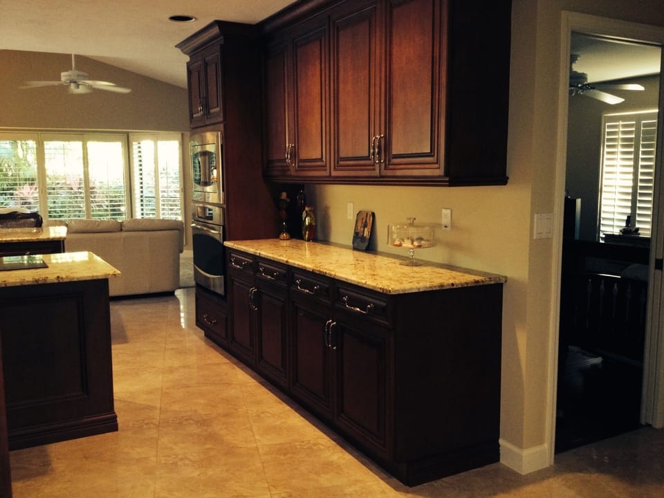 Stainless double ovens, convection oven/microwave.  Abundant counter space.
