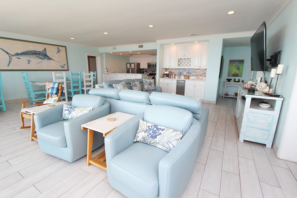 Extra Sitting Area Facing the Ocean