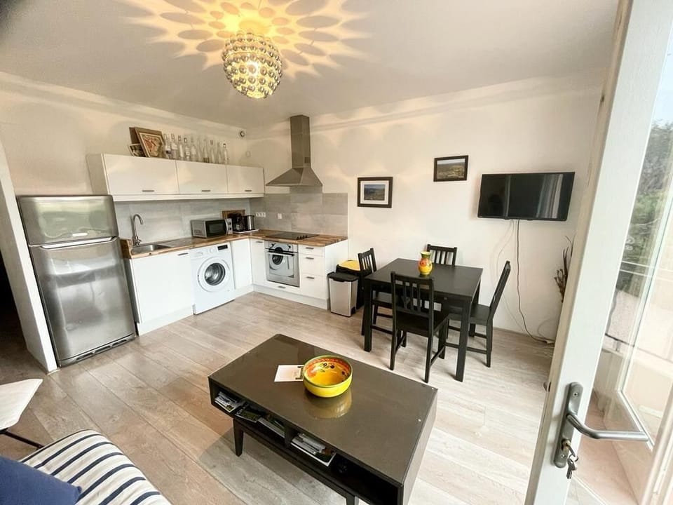 Living room, kitchen and dining area.