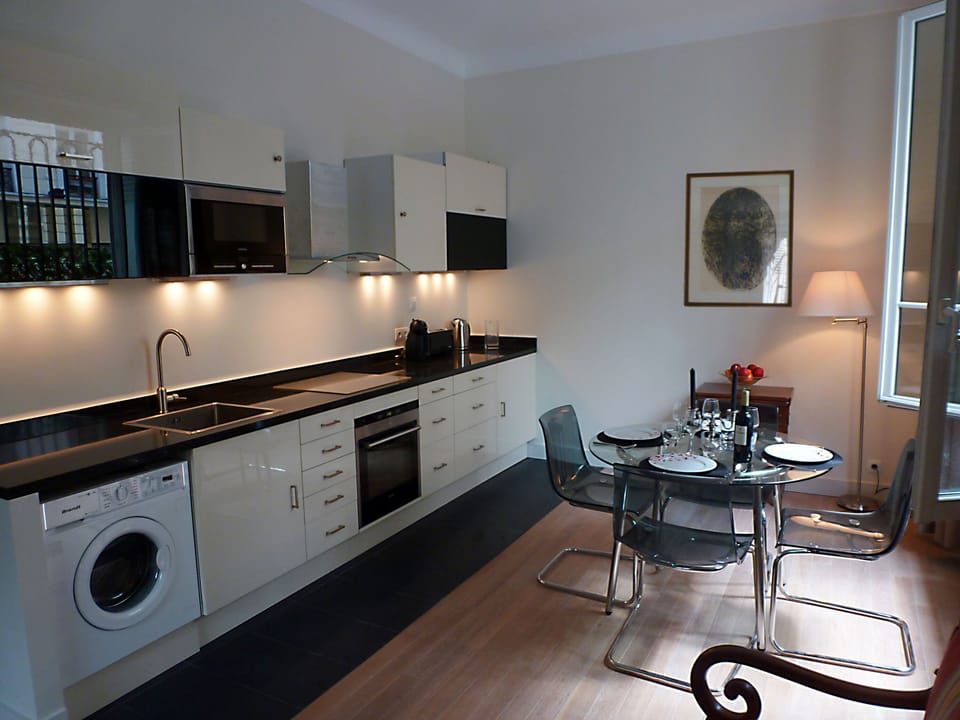 Brand new fully equipped kitchen.