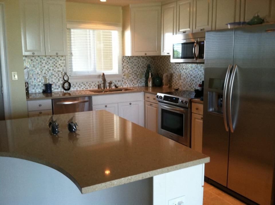 Kitchen and bar area, all new Kitchen Aid appliances