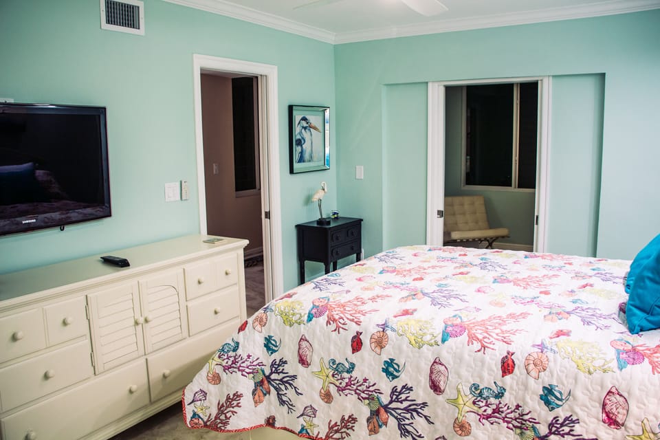Guest bedroom