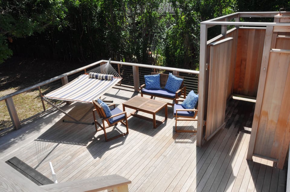Lower deck & outdoor shower