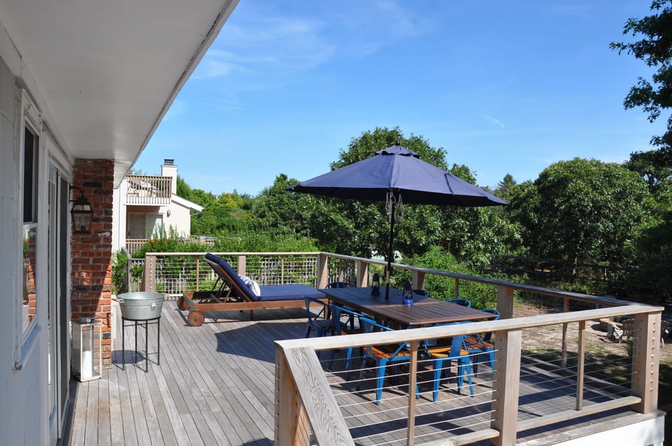 Upper deck