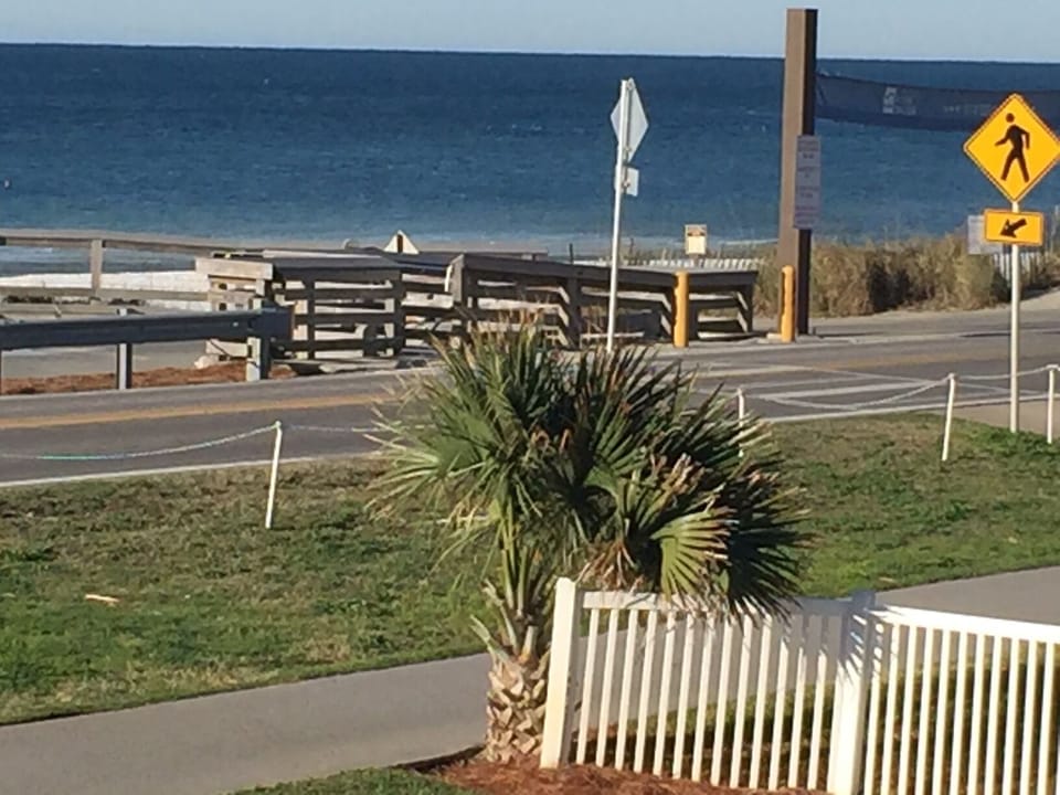 Direct access to the beautiful beaches of Destin and the Emerald Green Gulf