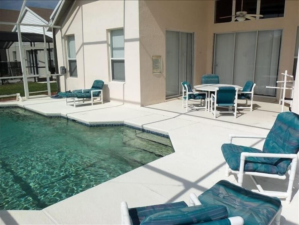  South-Facing Pool/Deck/Lanai - Lanai sunny in winter and shaded in summer 