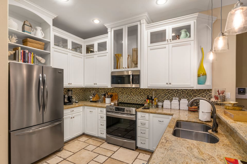 FULL CHEF KITCHEN WITH ALL NEW APPLIANCES