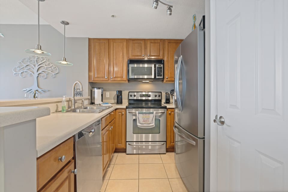 Well-appointed Kitchen with dishes, nice small appliances & large refrigerator