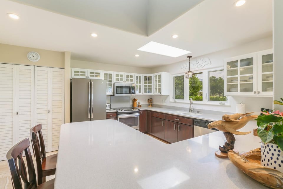 A sleek, fully equipped kitchen makes cooking a pleasure during your stay.