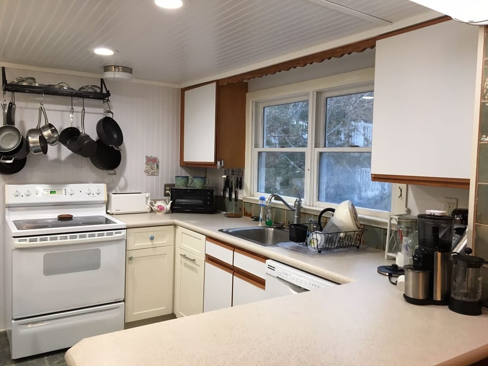 Kitchen re-modeled in 2019.