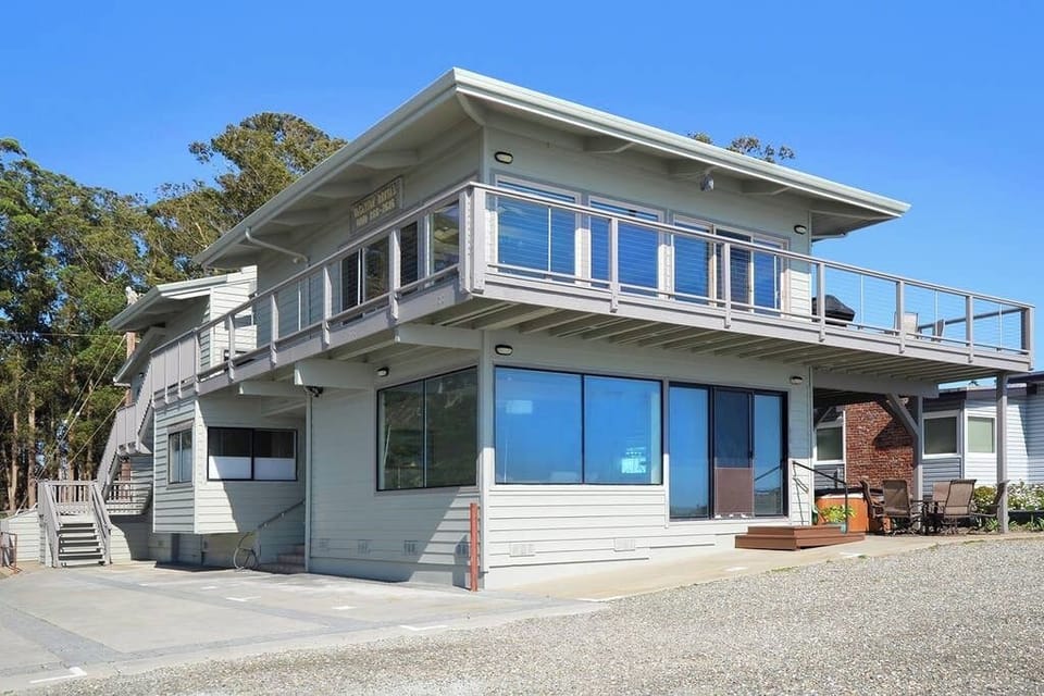 exterior of Villa Vista (w/ocean behind photographer)
