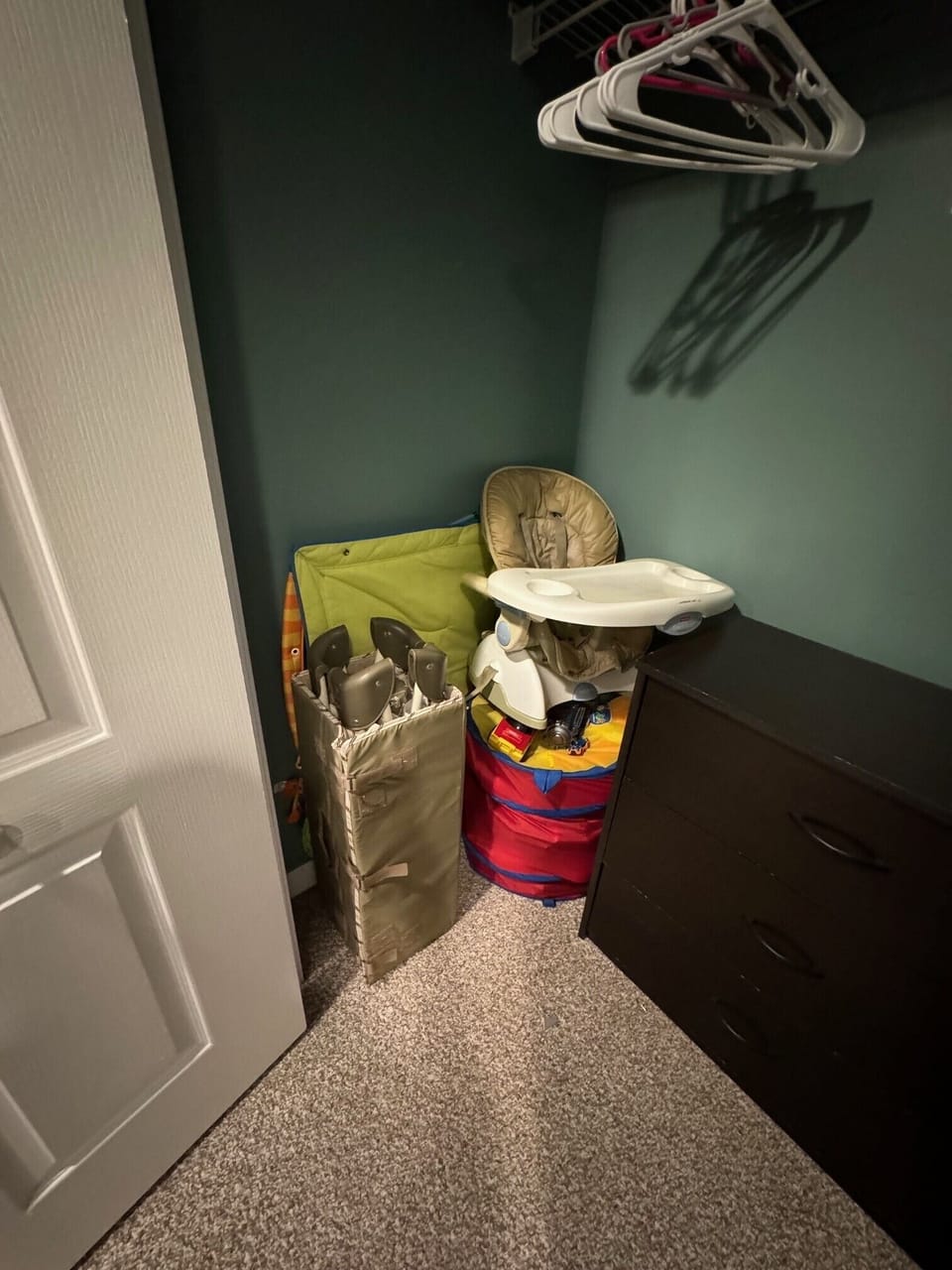 Items for young guests (High chair/Baby Gate/ Play pan)