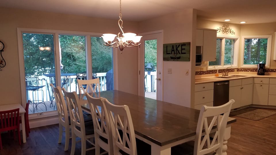 Dining area, little kids table for extra seating for the young ones