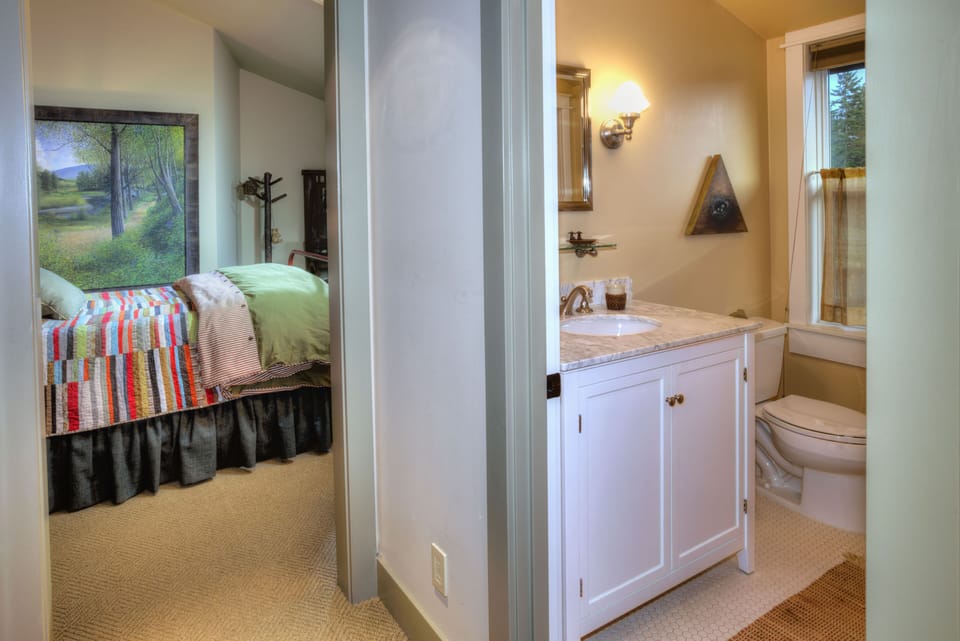 Bedroom #2- Queen bed, private bathroom with full bath & shower.