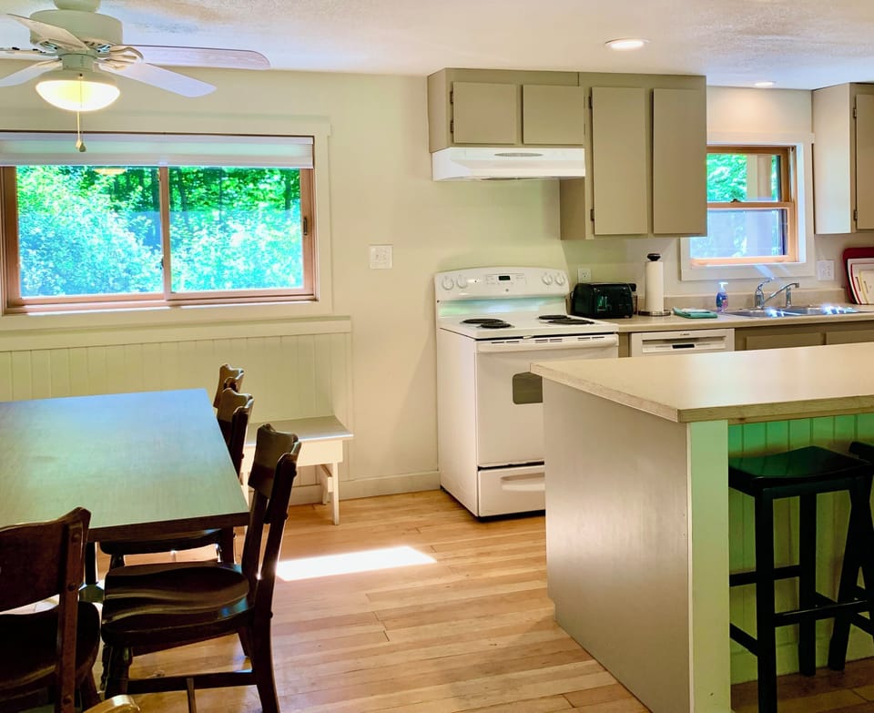 kitchen & dining table